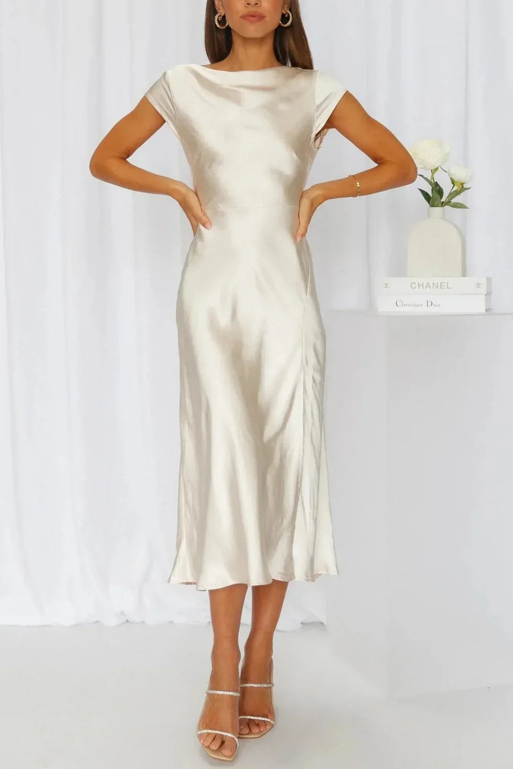 Pineda שמלת סאטן קייצית באורך מידי