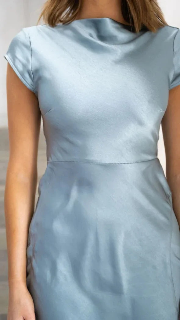 Pineda שמלת סאטן קייצית באורך מידי